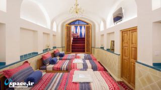 نمای داخلی اتاق سه تخته گلفام - اقامتگاه سنتی سرپله - کاشان